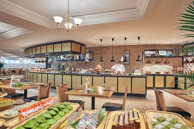 Asian Market Café - Fairmont Singapore